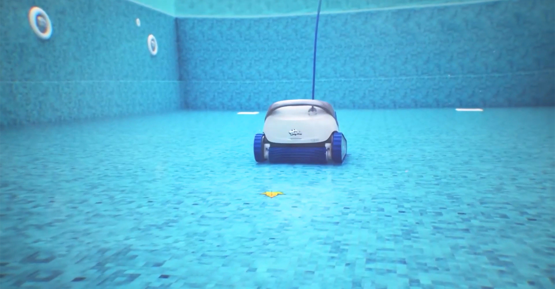 Robotic swimming pool cleaner